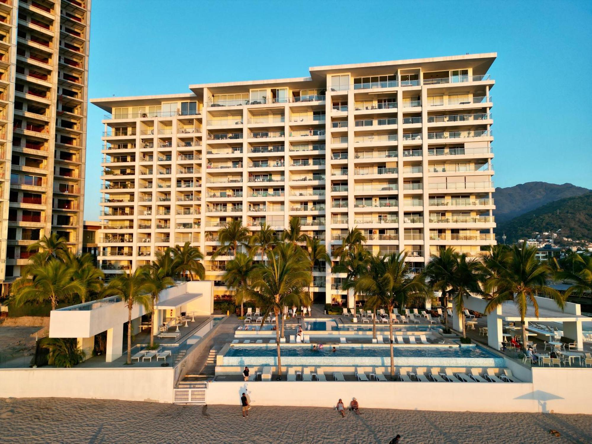 Harbor 13008A Artistic Beachfront Studio By Moikkarentals Puerto Vallarta Exterior photo